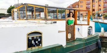 Woman sick of paying £1,600 a month for flat saves £500 on boat