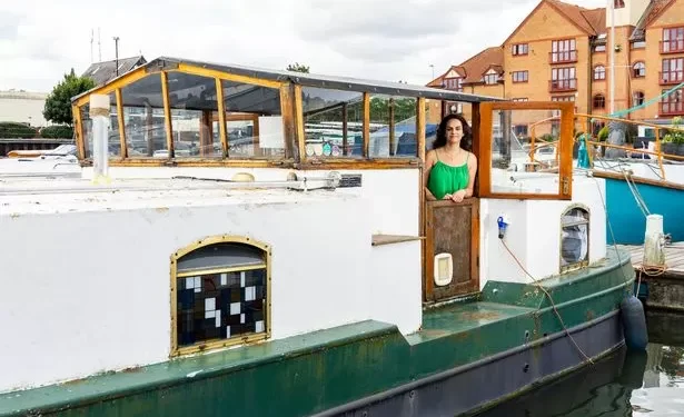 Woman sick of paying £1,600 a month for flat saves £500 on boat