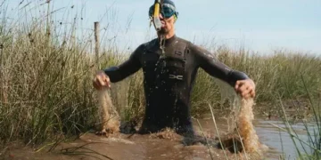 Man becomes the world’s first professional bog snorkeler