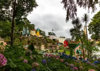 Holidaymakers swap Italy for hidden gem Welsh town but there’s one issue