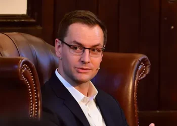 Hillary Clinton’s Failed Campaign Manager Robby Mook Resurfaces as Key Adviser in Super PAC Tied to Dems’ House Midterm Plans