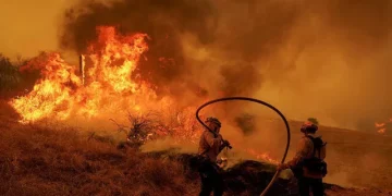 California: Canyon Fire Spreading Fast near Santa Clarita, Simi Valley