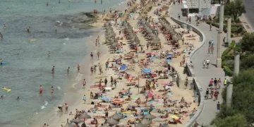 Spain issues rare amber alert as heatwave likely to hit popular holiday hotspots