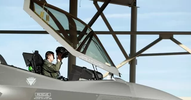 Top (Robo) Gun: U.S. Fighter Pilots Take Directions from AI ‘Air Battle Manager’ in Tech Test