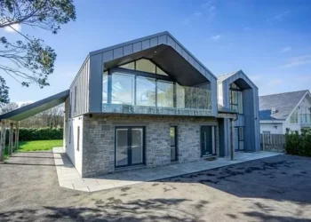 Dated seaside bungalow transformed into huge modern mansion