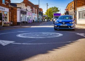 Roundabout rule drivers get wrong which could see you fined £100