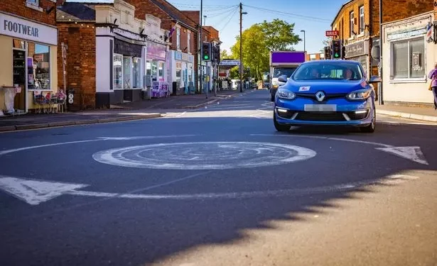 Roundabout rule drivers get wrong which could see you fined £100