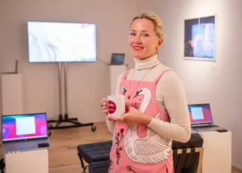 London art show reveals mesmerising effects of coffee on brainwaves