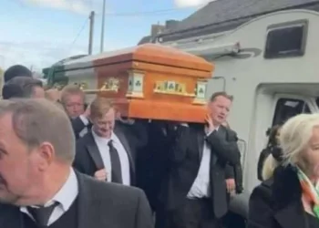 City brought to halt as thousands attend traveller’s funeral with Rolls Royce cortege and flypast