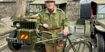 Welsh veteran’s unusual cycling gear and special bike sees him ride 100 miles in 12 hours for amazing reason
