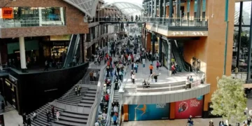 Drivers stuck in car park for four hours after traffic light fault