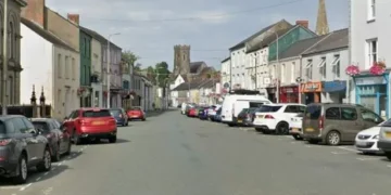 Arrest after man reportedly seen ‘carrying a sword’ in Welsh street