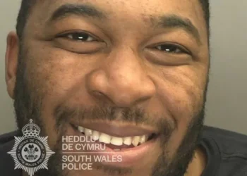 People watch in horror as axe-wielding man attacks cyclists who had a machete