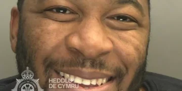 People watch in horror as axe-wielding man attacks cyclists who had a machete