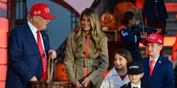 WATCH — Halloween at the White House: Trump and Melania Give Candy and Hugs