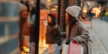 Breitbart Business Digest: Holiday Shopping Boom Defies Gloomy Consumer Surveys