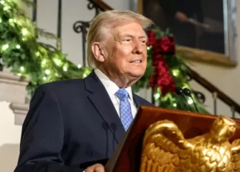 Watch Live: Donald Trump Takes Calls from Families Tracking Santa, Servicemembers
