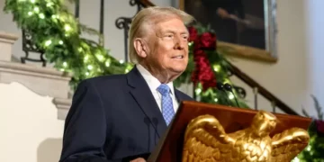 Watch Live: Donald Trump Takes Calls from Families Tracking Santa, Servicemembers