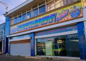 Eerie images show inside closed-down Welsh funfair which attracted thousands of visitors