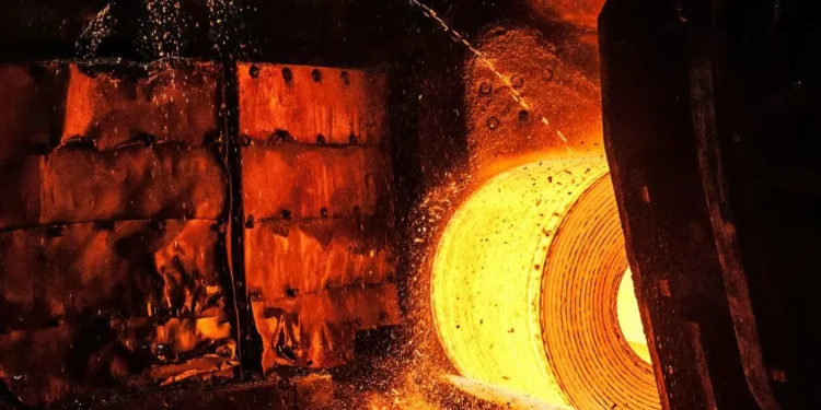 Global steel production dips 2% in 2025