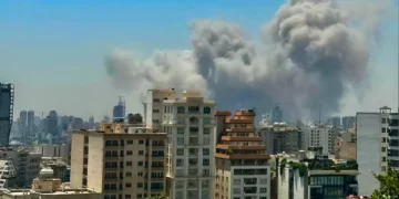 من هشت سال گروگان ایران بودم. آیا دوستانم از بمباران اسرائیل جان سالم به در بردند؟