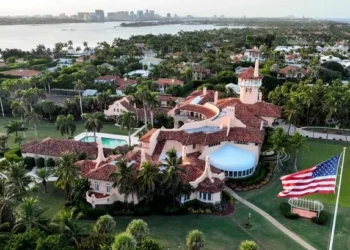 Armed man carrying ‘shotgun and fuel can’ shot dead trying to storm Trump’s Mar‑a‑Lago