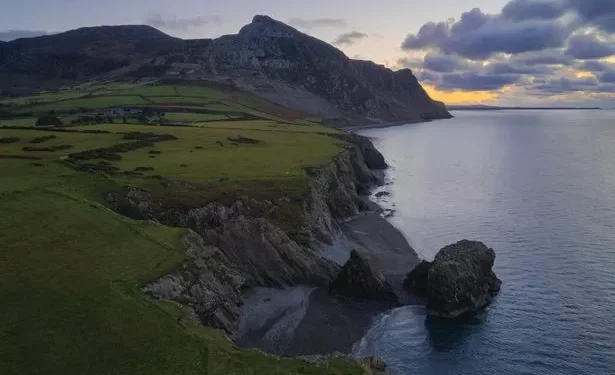 ‘Welsh speakers only’ plan for new housing estate