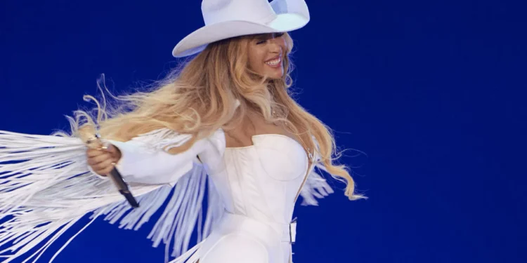 Beyoncé Shows Off New Blonde Bob Hairstyle While Celebrating Super Bowl LX